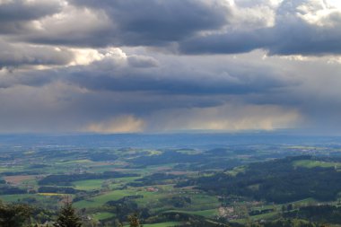 Muhteşem Vadisi üzerinde fırtına.