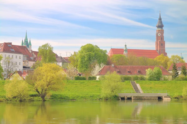 Die Altstadt am Ufer der Donau. — Stockfoto