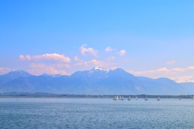 Almanya'da dağ Gölü.