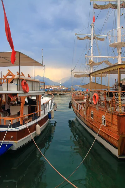 Фото Зроблено Туреччині Фотографії Зображені Приємні Яхти Пришвартовані Старому Порту — стокове фото