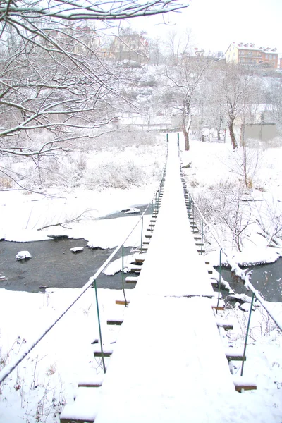 Zimní krajina s malým mostem. — Stock fotografie