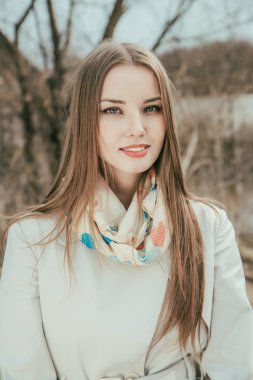 Güzel bir kızın portresi..