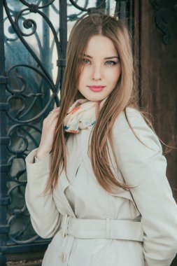 Güzel bir kızın portresi..