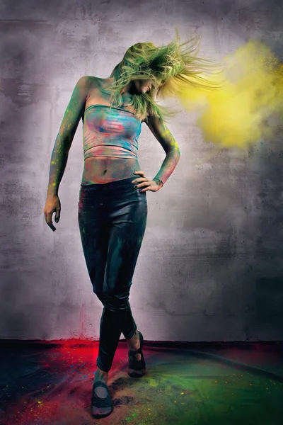 Girl with colored powder — Stock Photo, Image