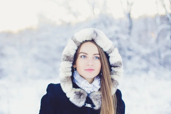 Menina bonita no inverno — Fotografia de Stock