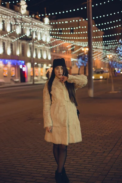 Chica en un invierno frío — Foto de Stock