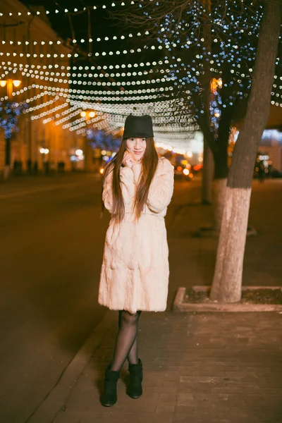 Dziewczyna w zimy — Zdjęcie stockowe
