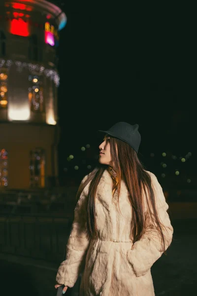 Chica en un invierno frío —  Fotos de Stock