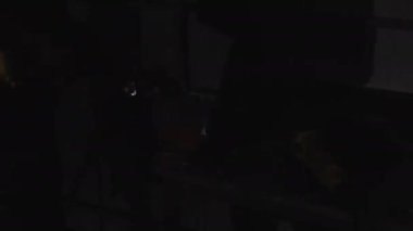 Yakın çekim kıvılcımlı metal.