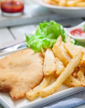 Kızarmış tavuk göğsü.