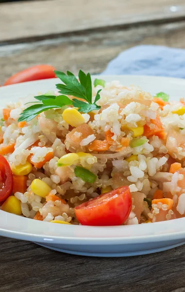 Quinoa und Gemüse — Stockfoto