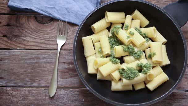 Preparación de pasta italiana — Vídeo de stock