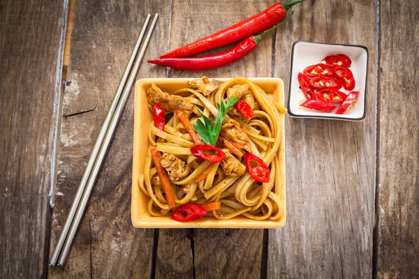 접시에 중국 음식 — 스톡 사진