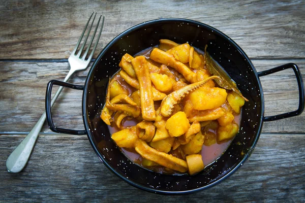 Inktvis met tomatensaus — Stockfoto