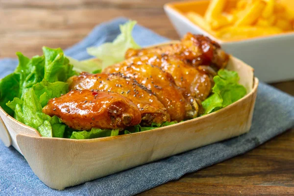 Mango Chutney Chicken Wings Fries Salad — Stock Photo, Image