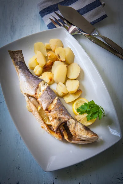 Pescado asado —  Fotos de Stock