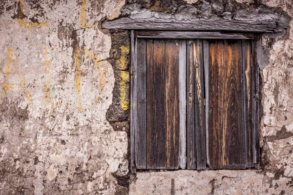 Fenster an Wand — Stockfoto