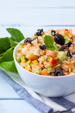 Quinoa vegan salata