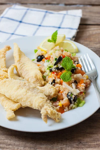 Deep fried fillet with salad — Stock Photo, Image