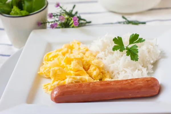 Ovos mexidos ao pequeno-almoço — Fotografia de Stock