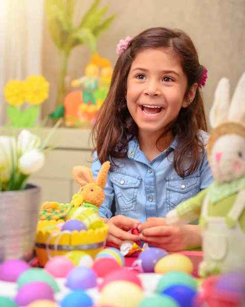 Aranyos lány a húsvéti ünnep — Stock Fotó