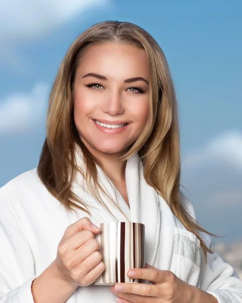 Bonito menina beber chá — Fotografia de Stock