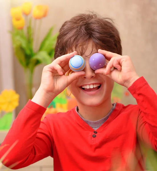 Happy boy anticipate Easter — Stockfoto