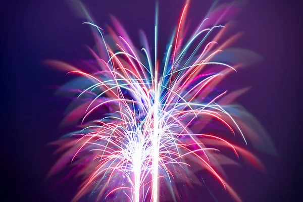 Bellissimi fuochi d'artificio di notte — Foto Stock