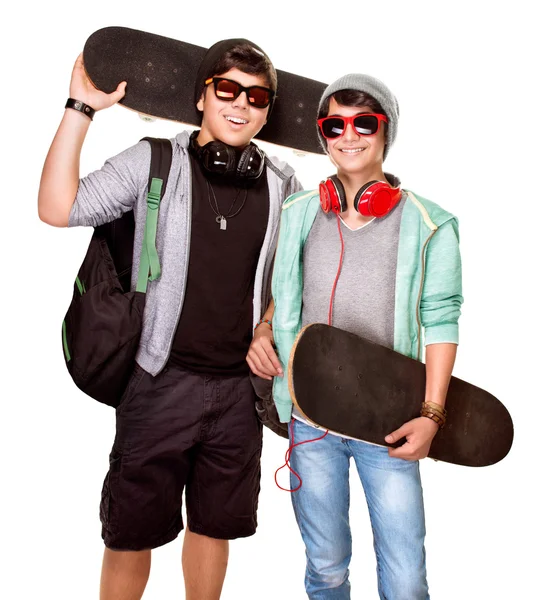 Zwei glückliche Skateboarder — Stockfoto