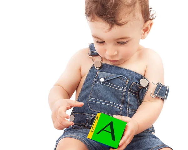 Kleiner Junge lernt Buchstaben — Stockfoto