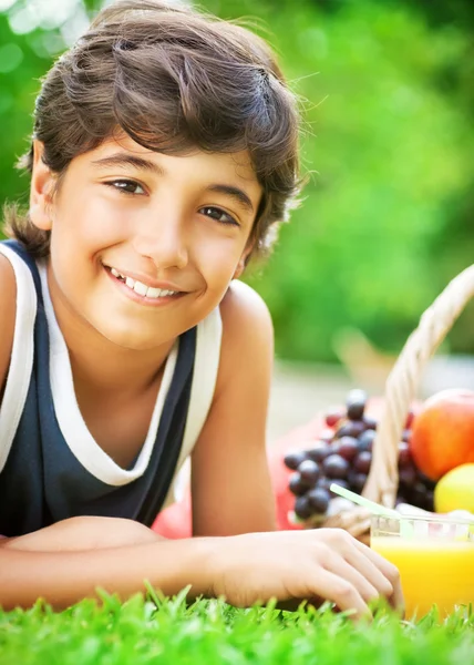 Retrato de menino feliz — Fotografia de Stock