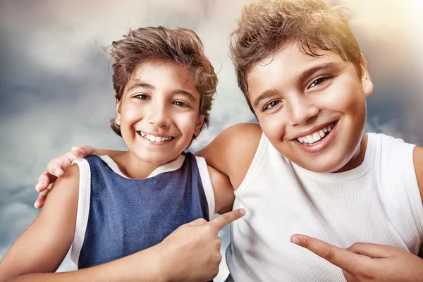 Portret szczęśliwy chłopców — Zdjęcie stockowe