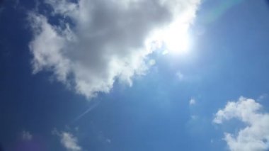 Bulutlu gökyüzü arka plan. Dolu Hd Video
