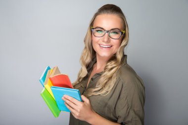 mutlu öğrenci kız 