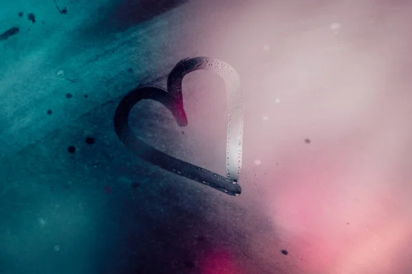 Vidro Misturado Com Coração Desenho Nele Abstract Blurry Pink Blue — Fotografia de Stock