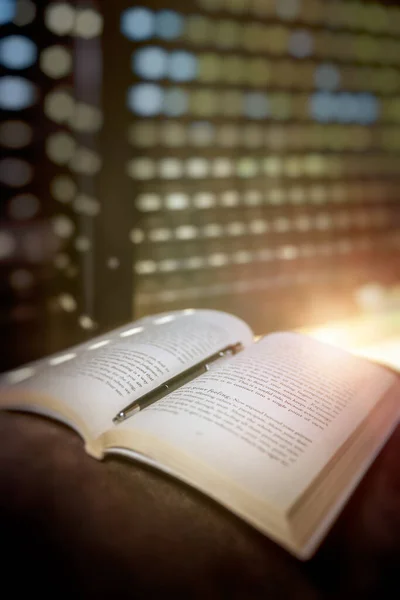 Nice Day with a Book — Stock Photo, Image