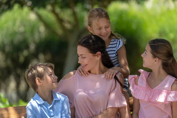 Ritratto di famiglia grande — Foto Stock