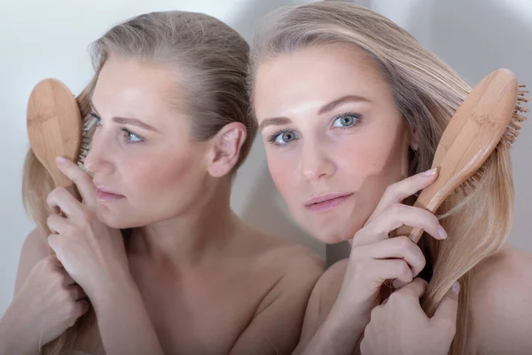 Vrouw met mooie gezonde haren — Stockfoto