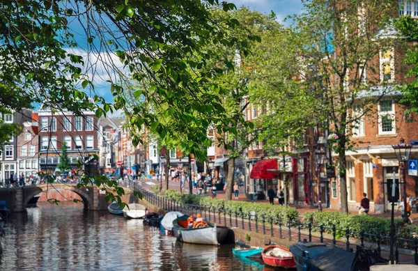 Canale dell'acqua ad Amsterdam — Foto Stock