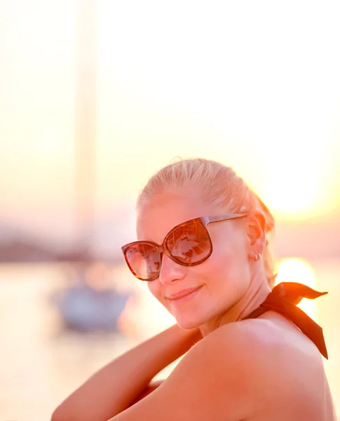 Happy woman in vacation — Stock Photo, Image