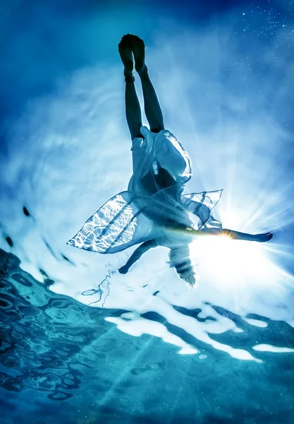 Woman's silhouette on sea surface — Stock Photo, Image