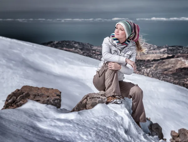 Godersi le montagne invernali — Foto Stock