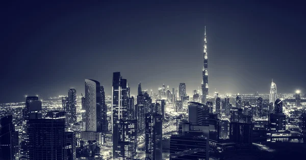 Schöne Dubai-Stadt bei Nacht — Stockfoto