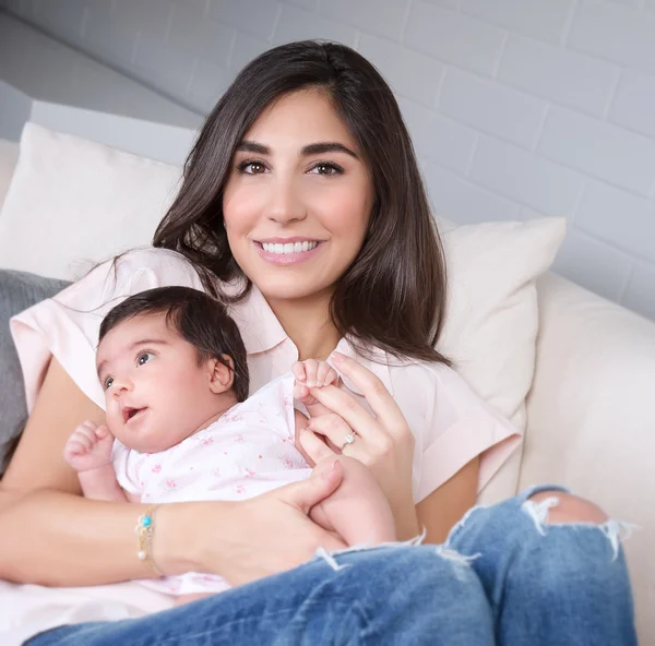 Beautiful mother with little daughter — Stock Photo, Image