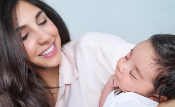 Happy mother with baby — Stock Photo, Image