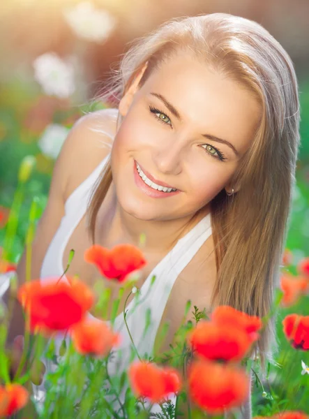 Beautiful woman on poppy field — Stock Photo, Image