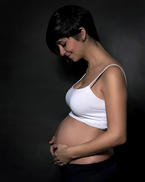 Mujer embarazada con estilo — Foto de Stock