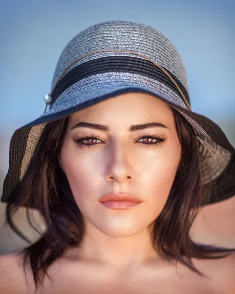 Retrato de mujer hermosa — Foto de Stock