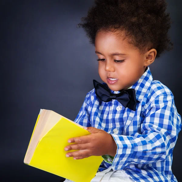 Nettes kleines Schulkind — Stockfoto