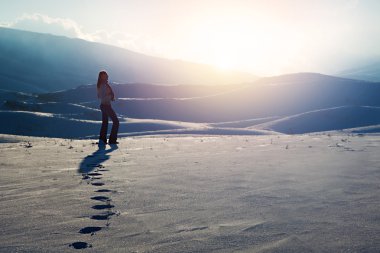 Dağlarda Gezgin Kadın